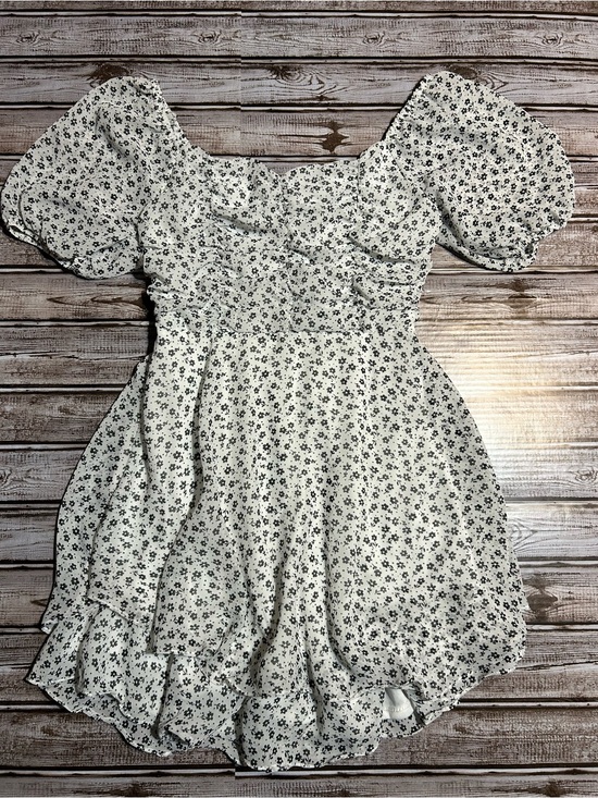 Altar'd State Dresses & Skirts - Altar’d State White Floral Puff-Sleeve Boho Mini Dress Size medium